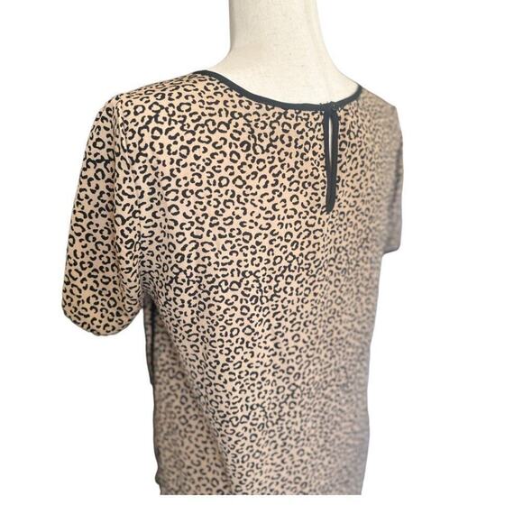 Lumiere Animal Print Blouse with Keyhole back Size Small - Picture 5 of 11